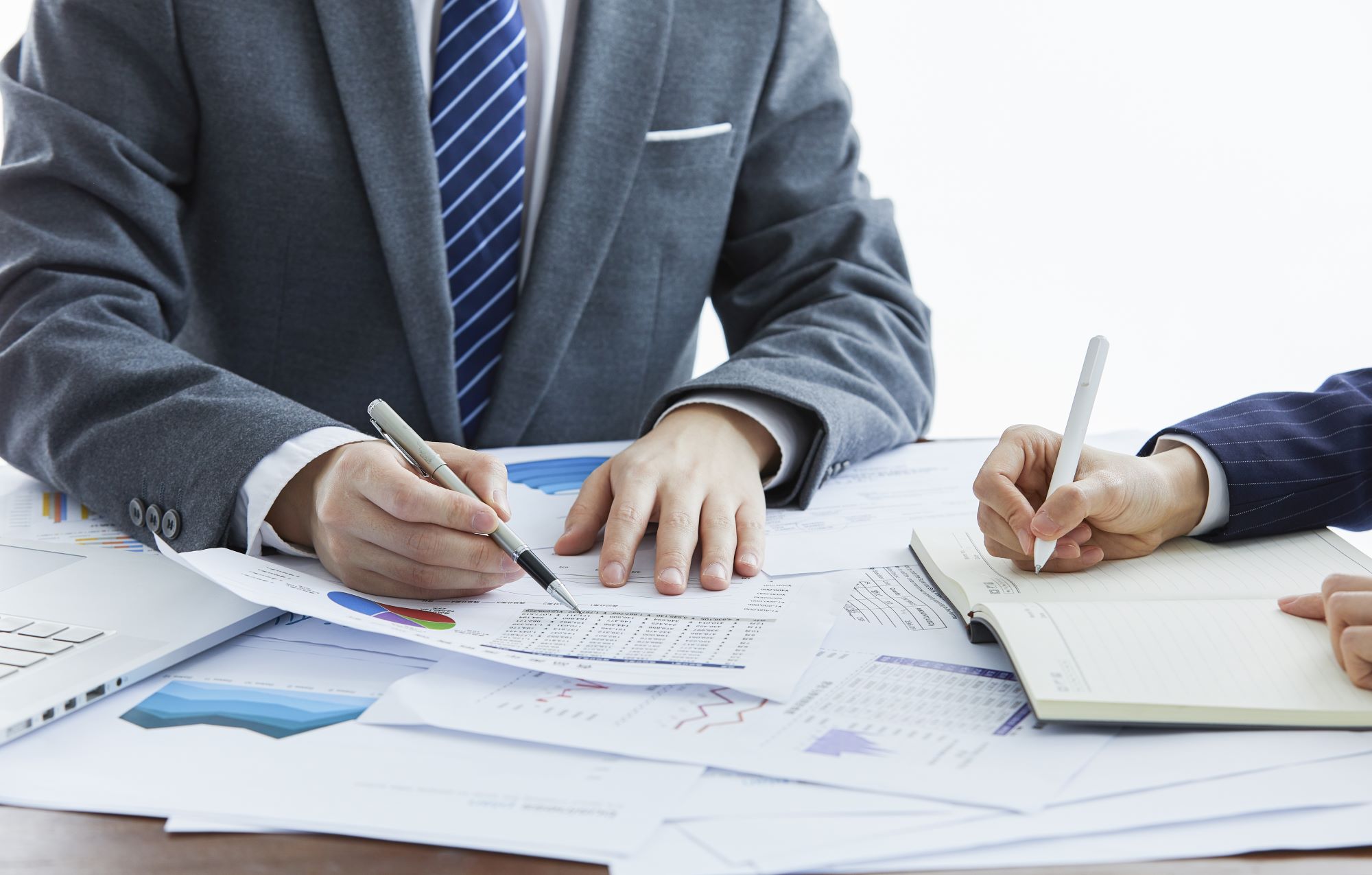 businessmen-in-elegant-suits-at-a-business-meeting-2023-11-27-04-53-32-utc