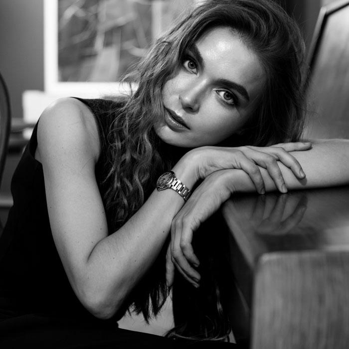 monochrome-portrait-of-amazing-romantic-woman-lean-PAGJTR2